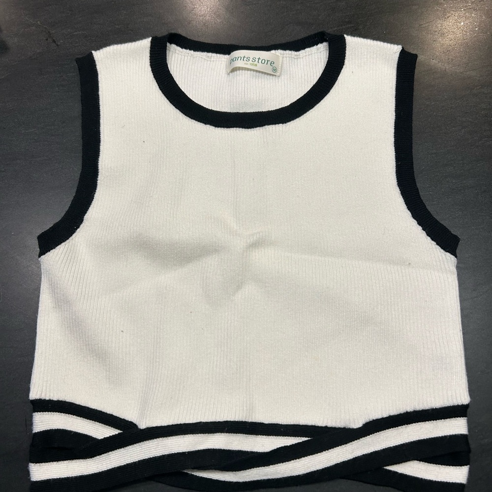 Sleeveless sweater with Black Trim - pants store